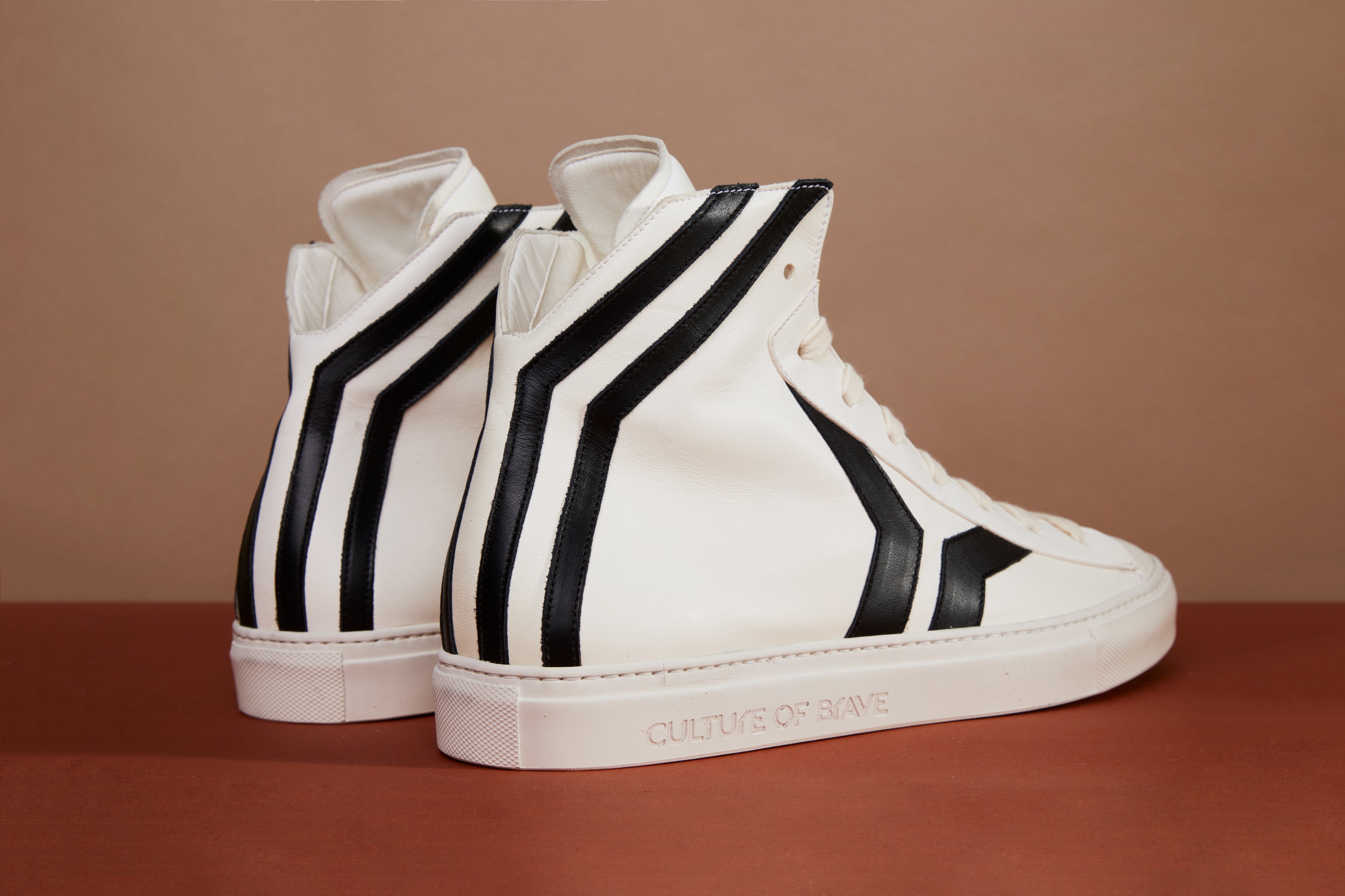 Resilient S15 Women White leather black wing mid cut
